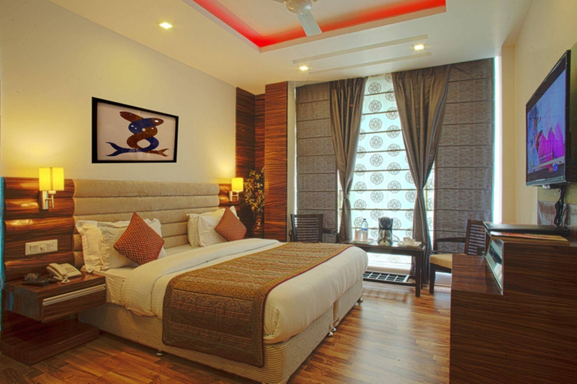 Delhi 55 -city Center Hotel